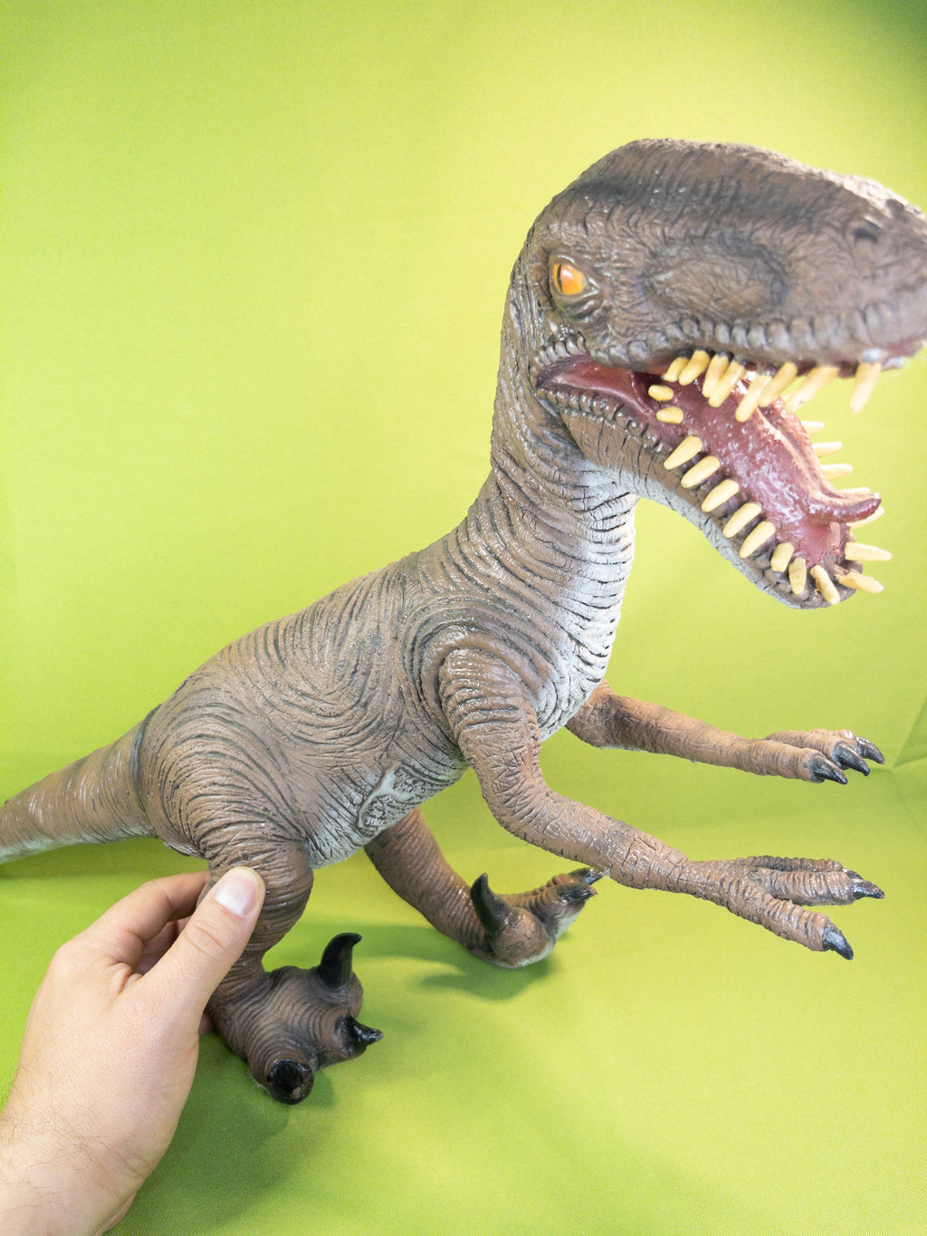 Velociraptor vintage universal