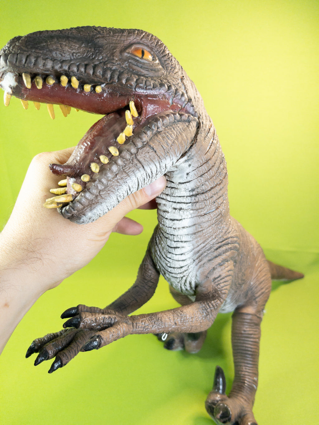 Velociraptor vintage universal