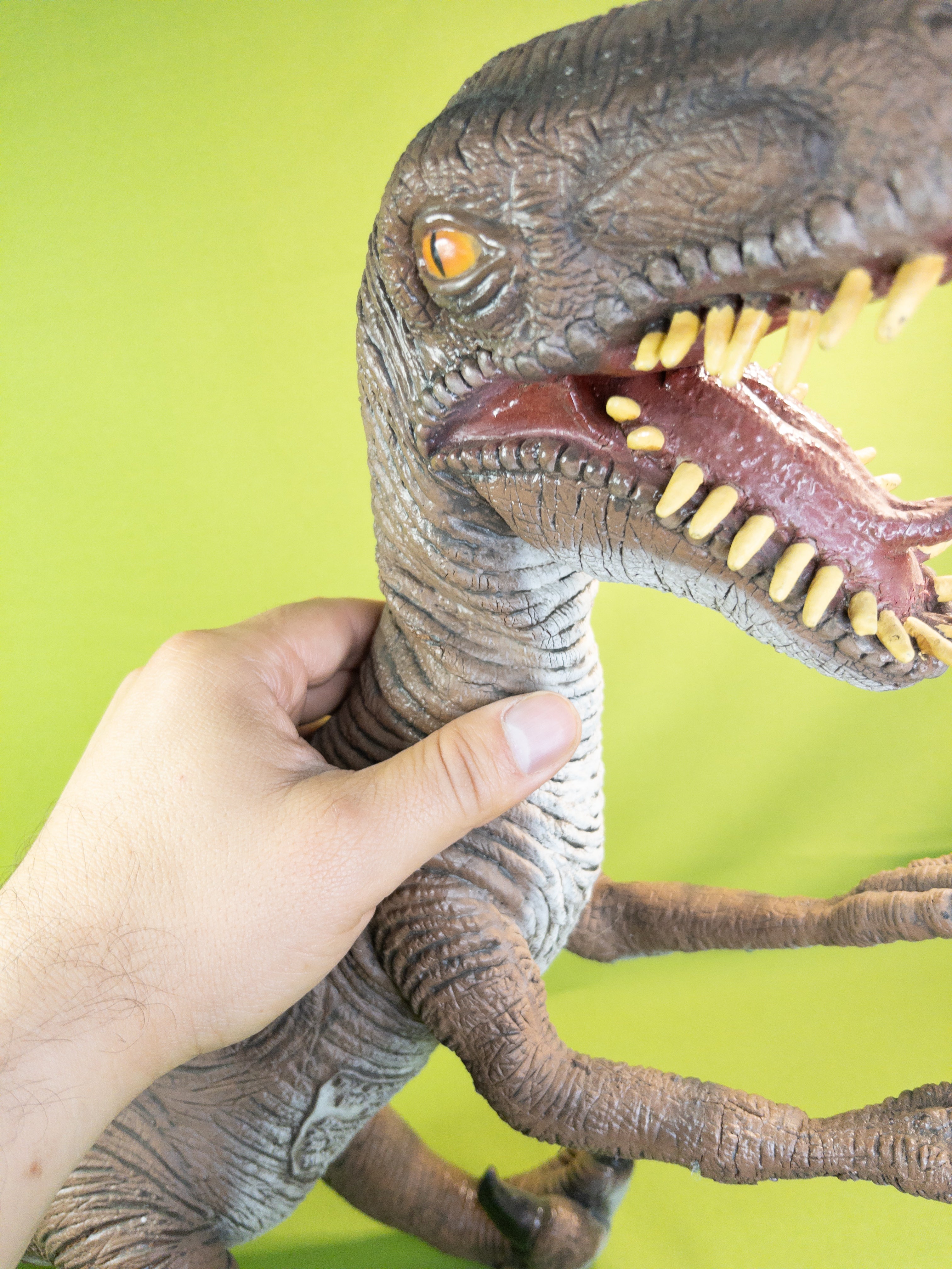 Velociraptor vintage universal