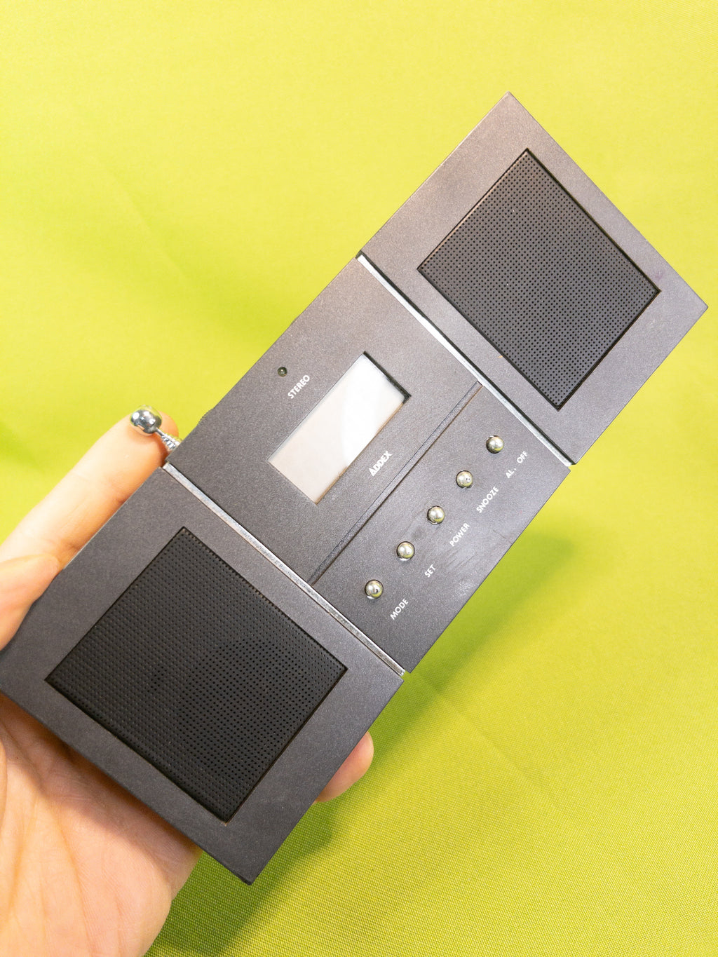 Radio reloj funcionando